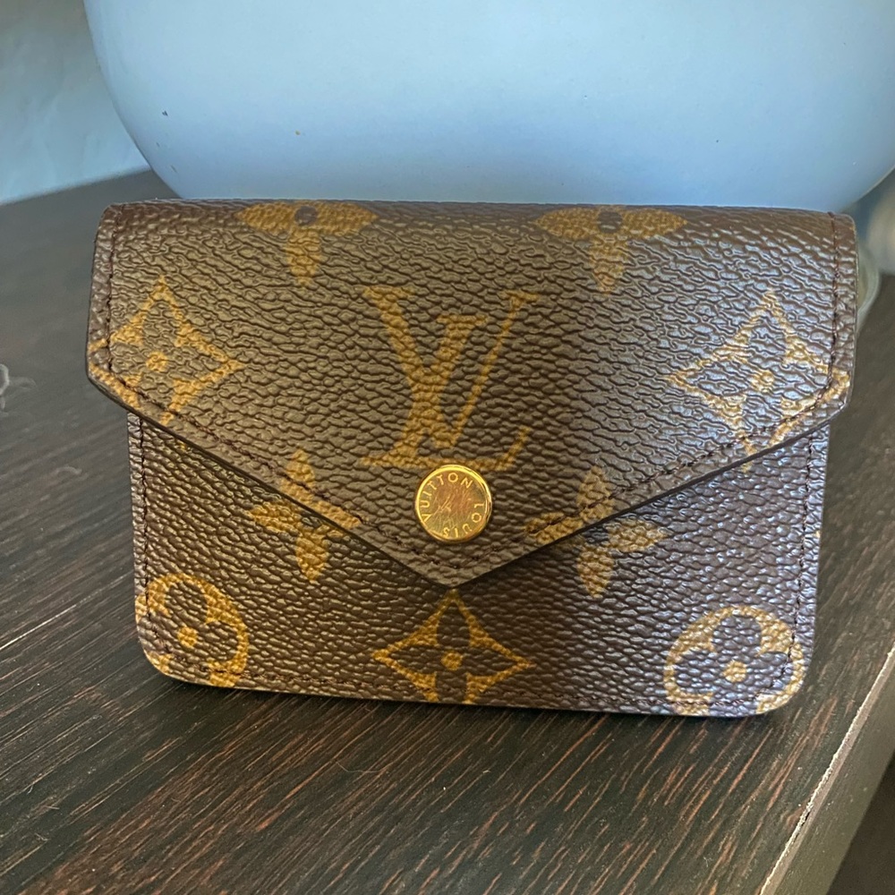 Louis Vuitton Monogram Felicie Strap & Go Kaki Card Holder / Charm